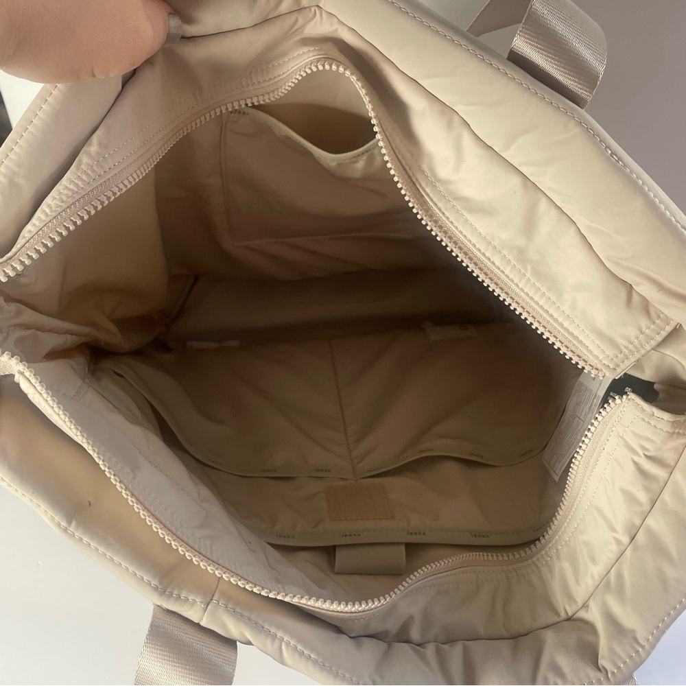 Vuori All Around Tote Ecru Cream White Weekender Bag Work Trips Lightweight - Picture 12 of 16